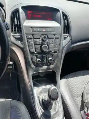 Veículo de Sucata opel astra j berlina 5p a17dtr do ano 2009 alimentado a17dtr