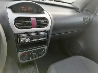 Veicolo di demolizione opel corsa c corsa c gasolina dell'anno 2000 alimentato z12xe