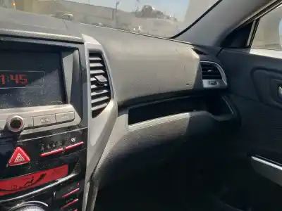 Здавання транспортного засобу ssangyong tivoli 1.6 xdi 160 року 2015 потужний 673910