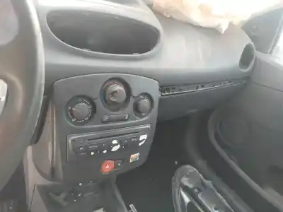 Veículo de Sucata RENAULT CLIO III Style do ano 2009 alimentado K9K M7