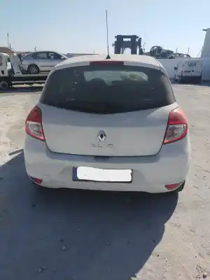 Veículo de Sucata renault clio iii style do ano 2009 alimentado k9k m7