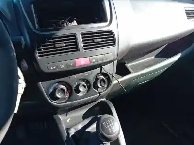 Veículo de Sucata opel combo d kasten l1h1 2.4t do ano 2011 alimentado 198a3000