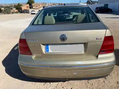 Veículo de Sucata volkswagen bora berlina (1j2) conceptline do ano 2001 alimentado asz
