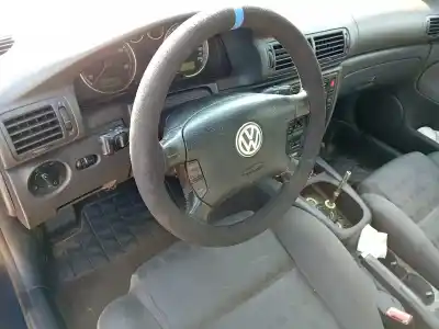 Veículo de Sucata volkswagen passat berlina (3b3) 1.9 tdi do ano 2000 alimentado avf
