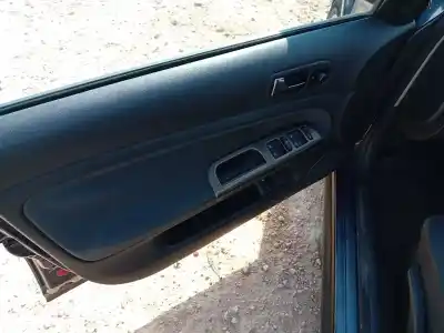 Veículo de Sucata volkswagen passat berlina (3b3) 1.9 tdi do ano 2000 alimentado avf