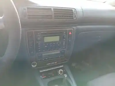 Veículo de Sucata volkswagen passat berlina (3b3) 1.9 tdi do ano 2000 alimentado avf