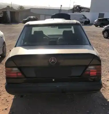 Verschrottungsfahrzeug mercedes-benz clase e w124 berlina e 230 124.023 des jahres 0 angetrieben m102982