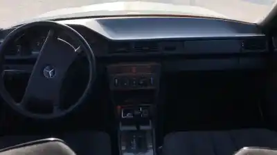 Verschrottungsfahrzeug mercedes-benz clase e w124 berlina e 230 124.023 des jahres 0 angetrieben m102982