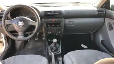 Здавання транспортного засобу seat leon (1m1) 1.6 16 v року 1997 потужний aus