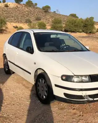 Здавання транспортного засобу seat leon (1m1) 1.6 16 v року 1997 потужний aus