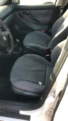 Здавання транспортного засобу seat leon (1m1) 1.6 16 v року 1997 потужний aus
