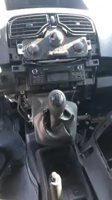 Véhicule à la ferraille renault kangoo expression profesional de l'année 0 alimenté k9k e6