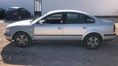 Veículo de Sucata volkswagen passat berlina (3b2) comfortline do ano 0 alimentado atj