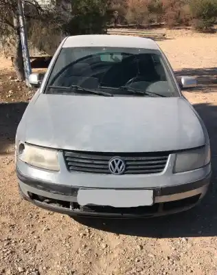 Veículo de Sucata volkswagen passat berlina (3b2) comfortline do ano 0 alimentado atj