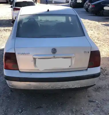 Veículo de Sucata volkswagen passat berlina (3b2) comfortline do ano 0 alimentado atj
