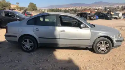 Veículo de Sucata volkswagen passat berlina (3b2) comfortline do ano 0 alimentado atj
