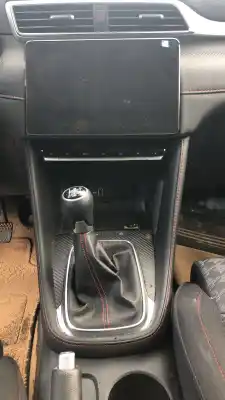 Veículo de Sucata mg zs luxury 106 cv / 78 kw do ano 0 alimentado 15s4c