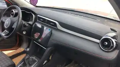 Veículo de Sucata mg zs luxury 106 cv / 78 kw do ano 0 alimentado 15s4c