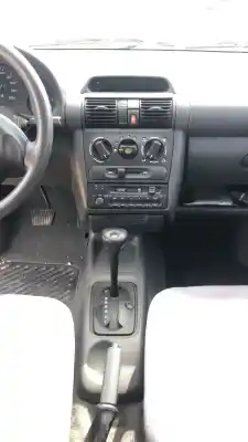 Veicolo di demolizione opel corsa b corsa b dell'anno 0 alimentato c14nz