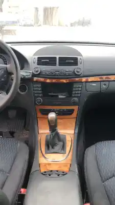 Veicolo di demolizione mercedes-benz clase e w211 berlina e 200 compressor 211.042 dell'anno 0 alimentato m271941