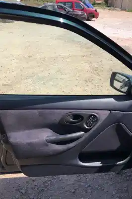 Véhicule à la ferraille ford mondeo berlina gd ghia de l'année 0 alimenté rfn