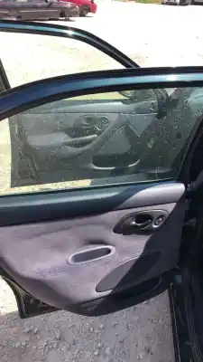 Véhicule à la ferraille ford mondeo berlina gd ghia de l'année 0 alimenté rfn