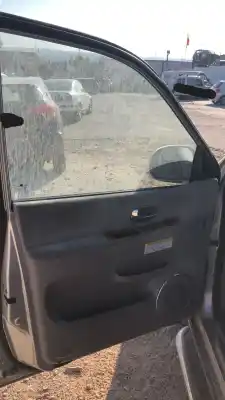 Véhicule à la ferraille kia magentis 2.9 cdri ex de l'année 0 alimenté j3