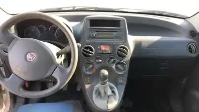 Veículo de Sucata fiat ii panda 169 1.2 8v climbing 4x4 do ano 0 alimentado 