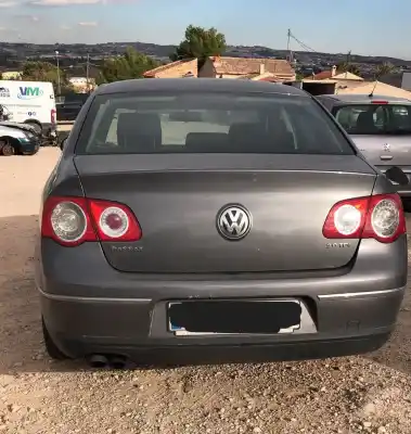 Veicolo di demolizione volkswagen passat berlina (3c2) highline dell'anno 0 alimentato 
