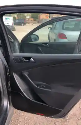 Veicolo di demolizione volkswagen passat berlina (3c2) highline dell'anno 0 alimentato 