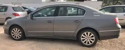 Veicolo di demolizione volkswagen passat berlina (3c2) highline dell'anno 0 alimentato 
