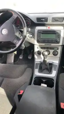Veicolo di demolizione volkswagen passat berlina (3c2) highline dell'anno 0 alimentato 