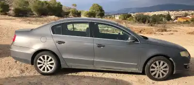 Veicolo di demolizione volkswagen passat berlina (3c2) highline dell'anno 0 alimentato 