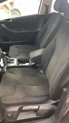 Veicolo di demolizione volkswagen passat berlina (3c2) highline dell'anno 0 alimentato 