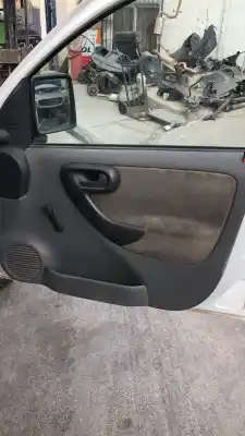 Veículo de Sucata opel combo corsa c do ano 0 alimentado 