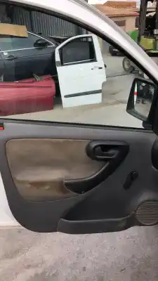 Veículo de Sucata opel combo corsa c do ano 0 alimentado 