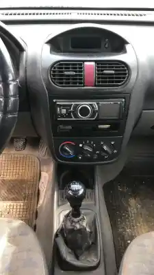 Veículo de Sucata opel combo corsa c do ano 0 alimentado 