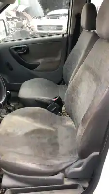 Veículo de Sucata opel combo corsa c do ano 0 alimentado 