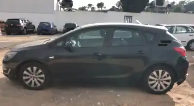 Veicolo di demolizione OPEL ASTRA J LIM.  dell'anno 0 alimentato 
