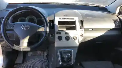 Scrapping Vehicle toyota corolla verso (e12) 2.0 d4d of the year 0 powered 