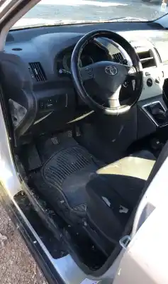 Veículo de Sucata TOYOTA COROLLA VERSO (E12) 2.0 D4d do ano 0 alimentado 