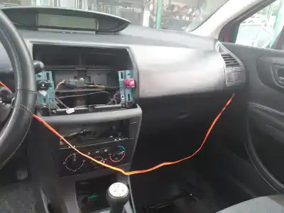 Vehicul casat citroen c4 berlina lx al anului 2006 alimentat 9hx