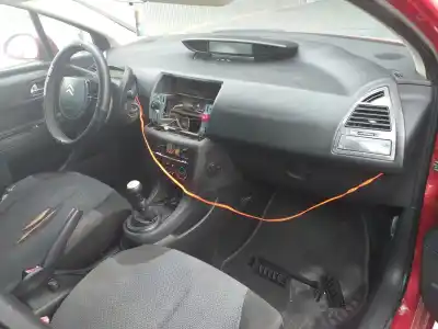 Vehicul casat citroen c4 berlina lx al anului 2006 alimentat 9hx