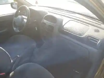 Здавання транспортного засобу renault clio ii fase i (b/cbo) 1.2 року 2001 потужний d7f d7