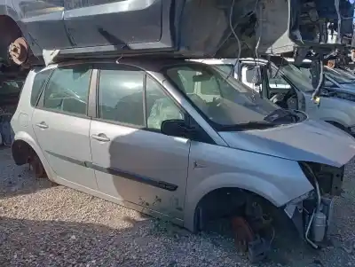 Здавання транспортного засобу renault scenic ii i- music року 2005 потужний f9qe8
