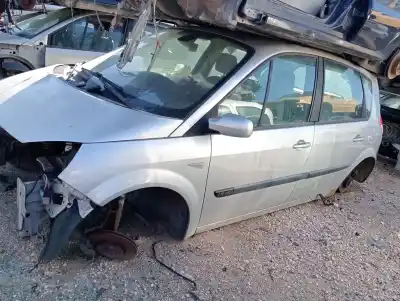 Здавання транспортного засобу renault scenic ii i- music року 2005 потужний f9qe8