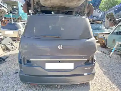 Sloopvoertuig ssangyong rodius xdi van het jaar 2010 aangedreven d27dt