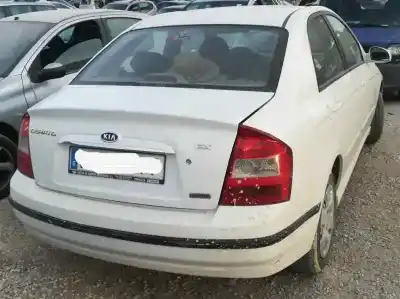 Vehicul casat kia cerato 2.0 ex crdi berlina al anului 2004 alimentat d4ea