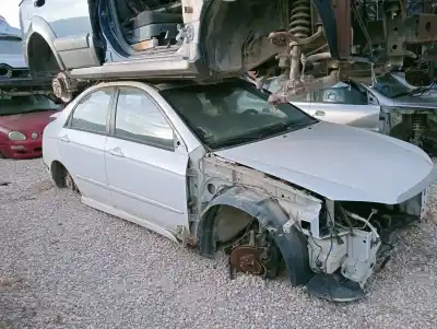 Vehicul casat kia cerato 2.0 ex crdi berlina al anului 2004 alimentat d4ea