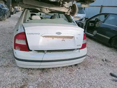Vehicul casat kia cerato 2.0 ex crdi berlina al anului 2004 alimentat d4ea
